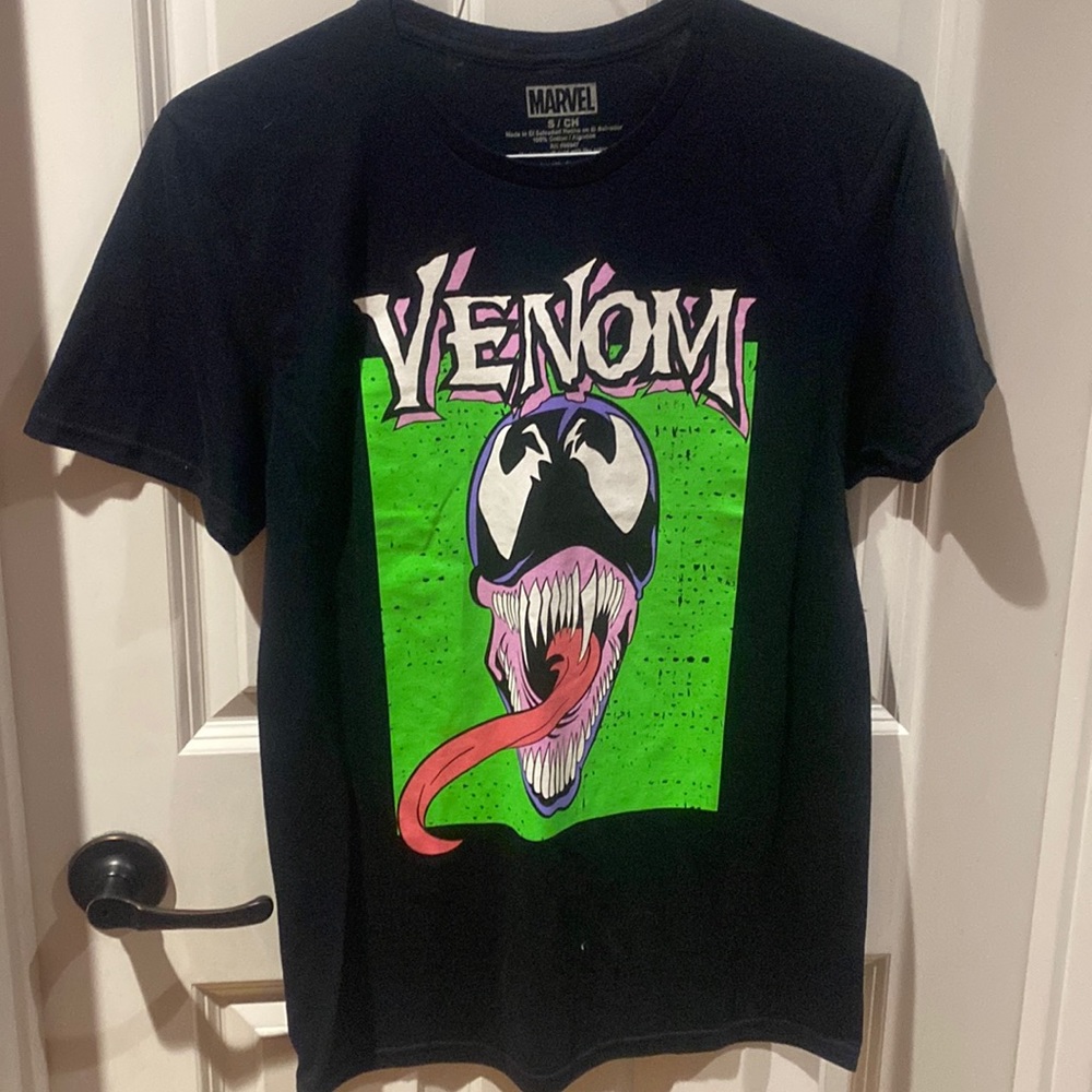 Venom Marvel black t shirt small